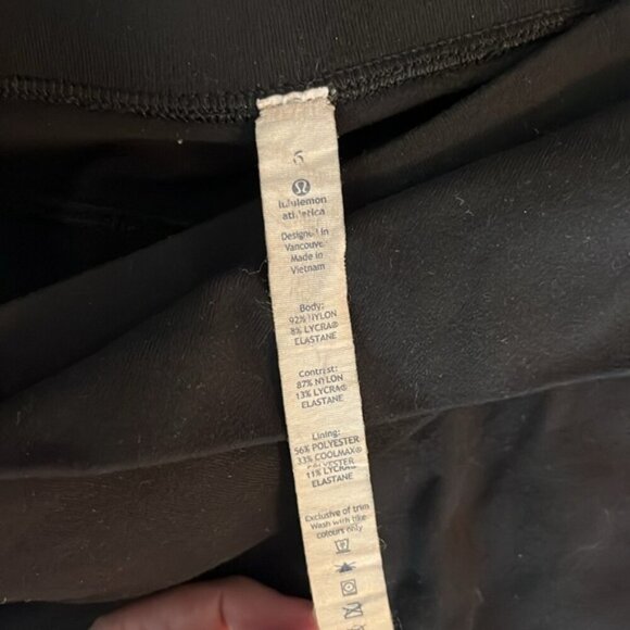 Lululemon Sunset Salutation CropBlack size 6 - Picture 3 of 3
